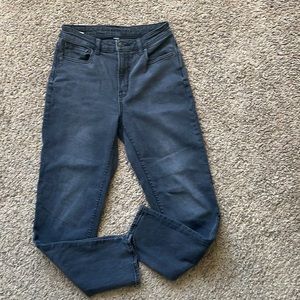 AMERICAN EAGLE MOM JEANS